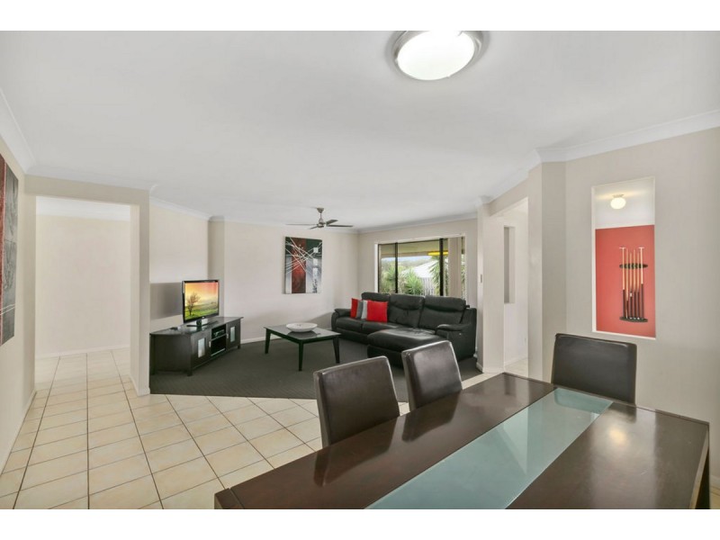 7 Palm Street, Pacific Pines QLD 4211