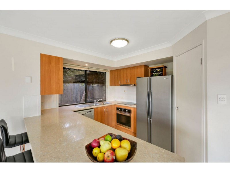 7 Palm Street, Pacific Pines QLD 4211