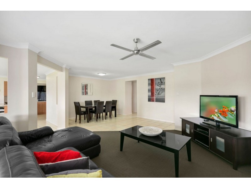 7 Palm Street, Pacific Pines QLD 4211