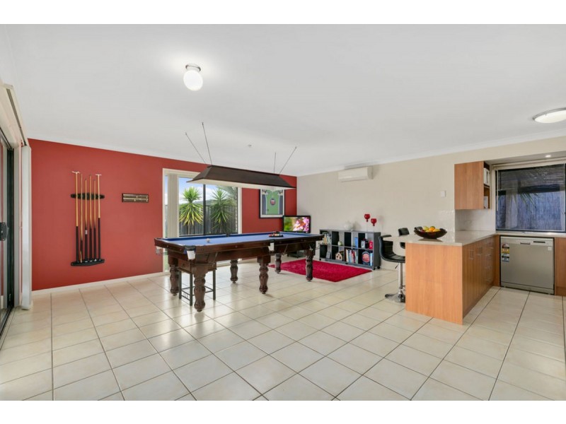 7 Palm Street, Pacific Pines QLD 4211