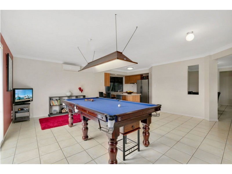 7 Palm Street, Pacific Pines QLD 4211