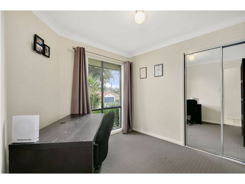 7 Palm Street, Pacific Pines QLD 4211