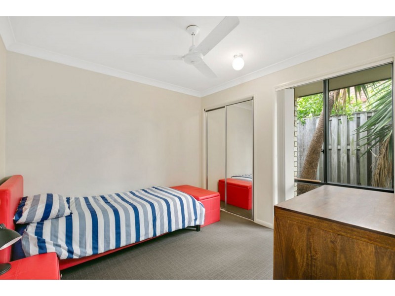 7 Palm Street, Pacific Pines QLD 4211