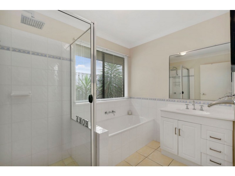 7 Palm Street, Pacific Pines QLD 4211