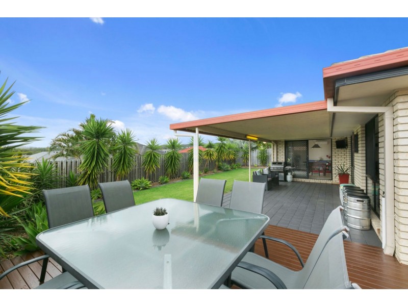 7 Palm Street, Pacific Pines QLD 4211