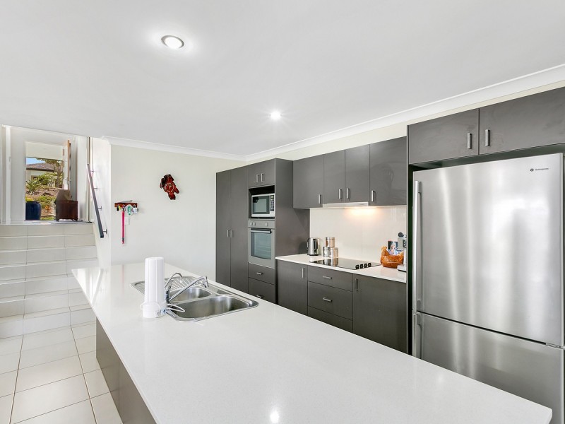 17 Diamantina Circuit, Pacific Pines QLD 4211