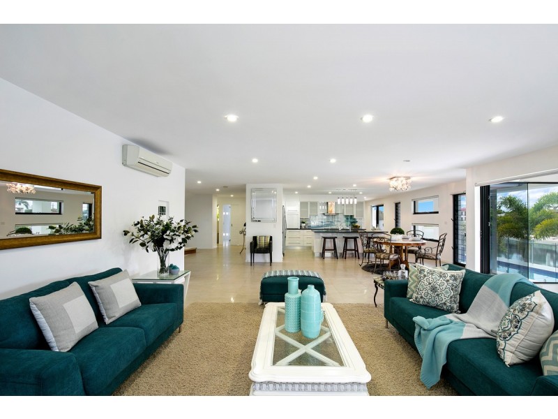 18 Rebecca Court, Broadbeach Waters QLD 4218