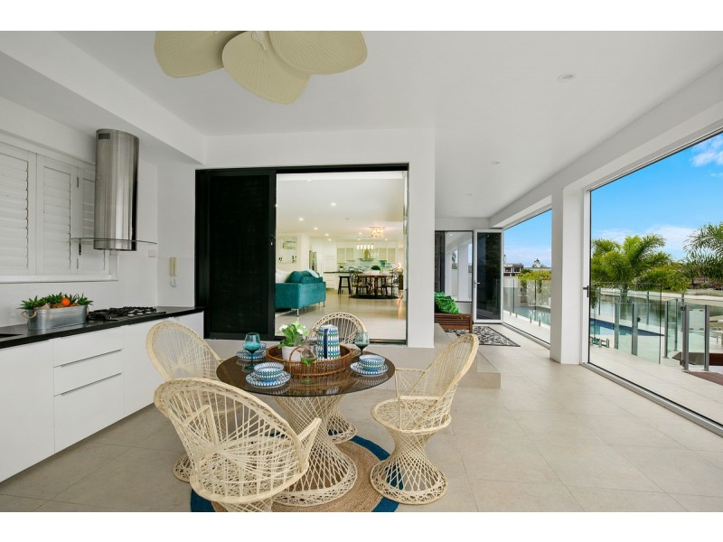 18 Rebecca Court, Broadbeach Waters QLD 4218