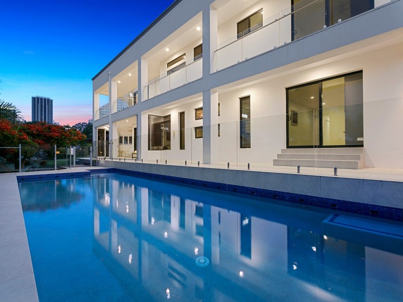 18 Rebecca Court, Broadbeach Waters QLD 4218