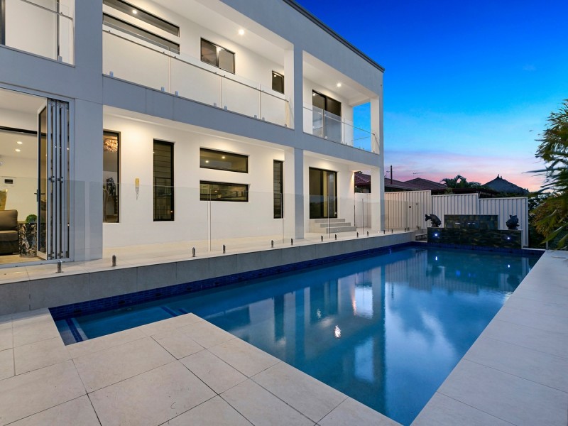 18 Rebecca Court, Broadbeach Waters QLD 4218