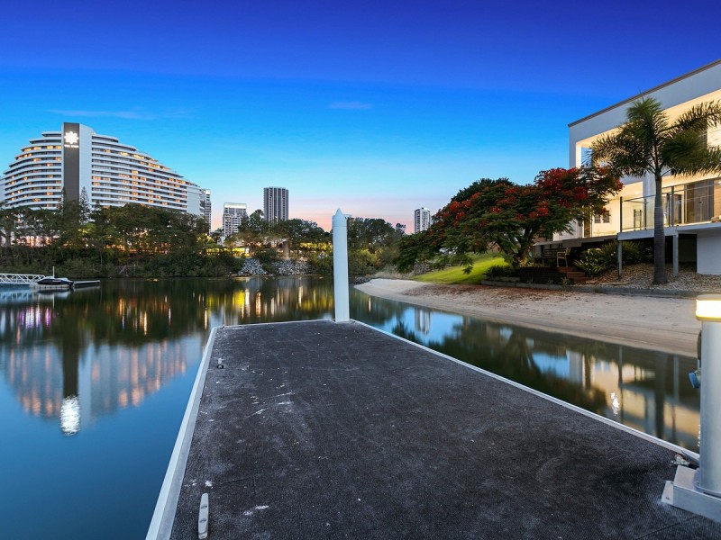 18 Rebecca Court, Broadbeach Waters QLD 4218