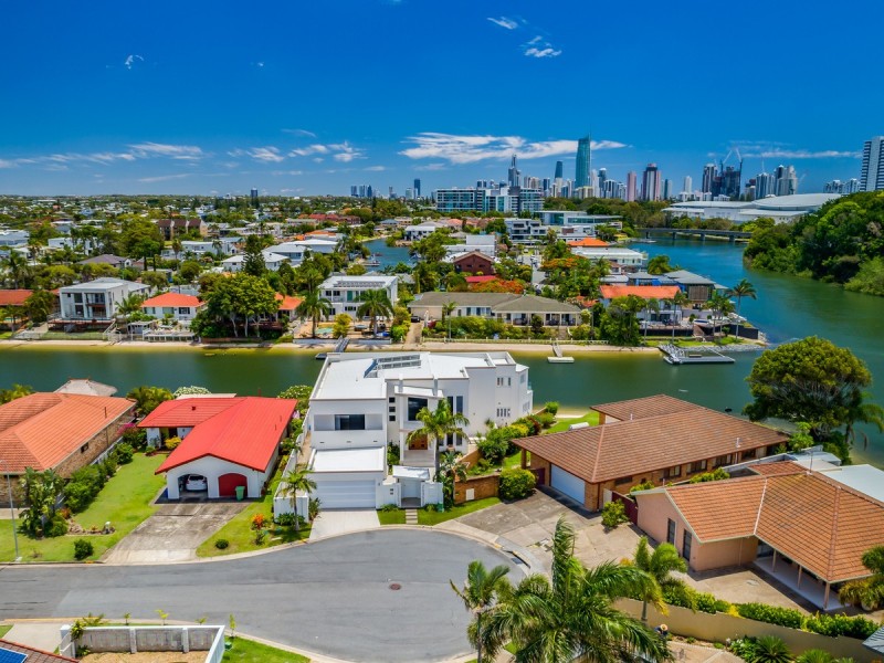 18 Rebecca Court, Broadbeach Waters QLD 4218