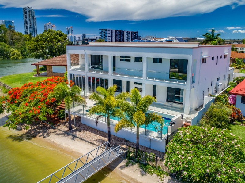 18 Rebecca Court, Broadbeach Waters QLD 4218