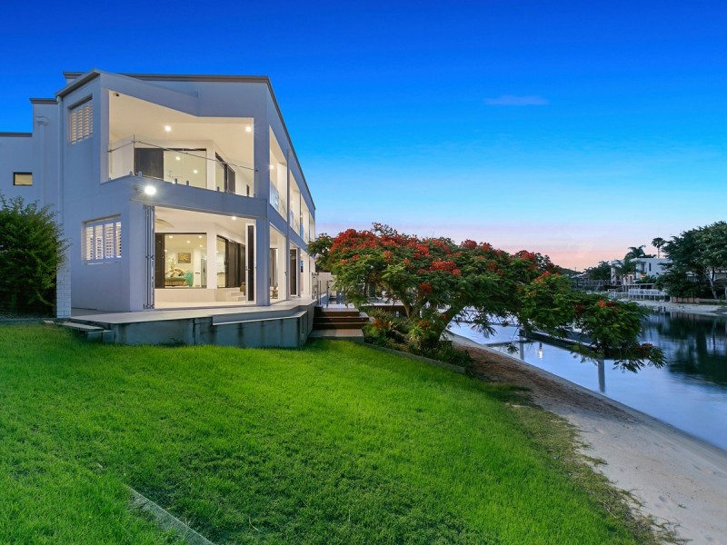 18 Rebecca Court, Broadbeach Waters QLD 4218