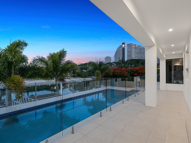 18 Rebecca Court, Broadbeach Waters QLD 4218