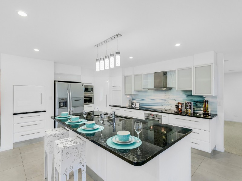 18 Rebecca Court, Broadbeach Waters QLD 4218