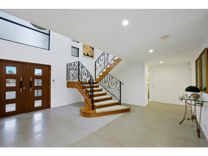 18 Rebecca Court, Broadbeach Waters QLD 4218