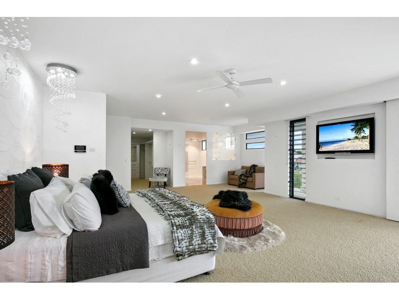 18 Rebecca Court, Broadbeach Waters QLD 4218