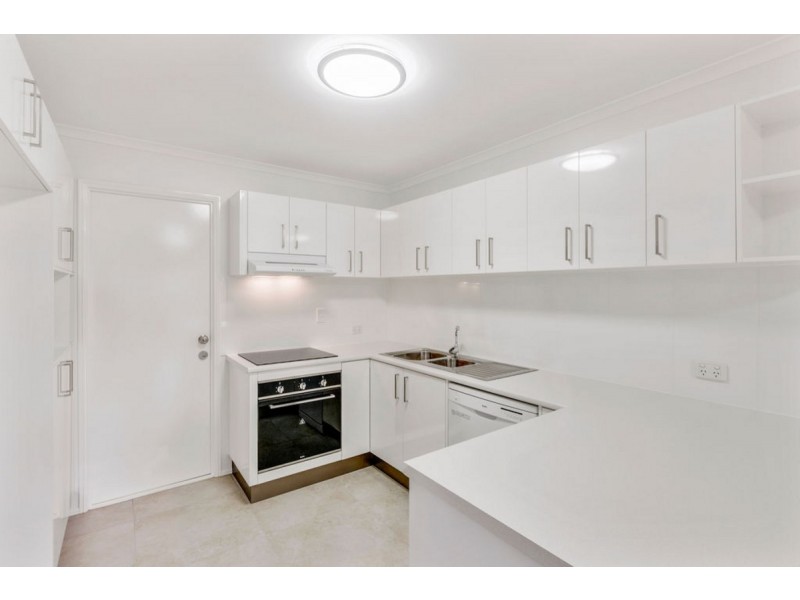 1/4 Musical Court, Oxenford QLD 4210