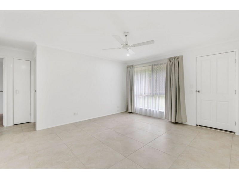 1/4 Musical Court, Oxenford QLD 4210