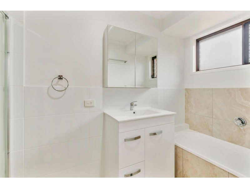 1/4 Musical Court, Oxenford QLD 4210