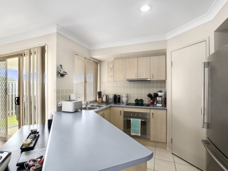 11 Chesterton Street, Pacific Pines QLD 4211