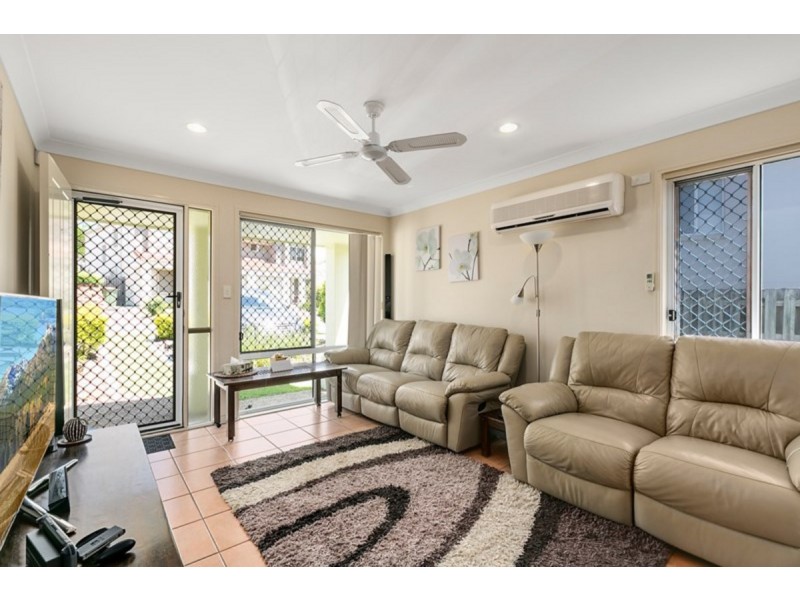 11/74 Universal Street, Pacific Pines QLD 4211