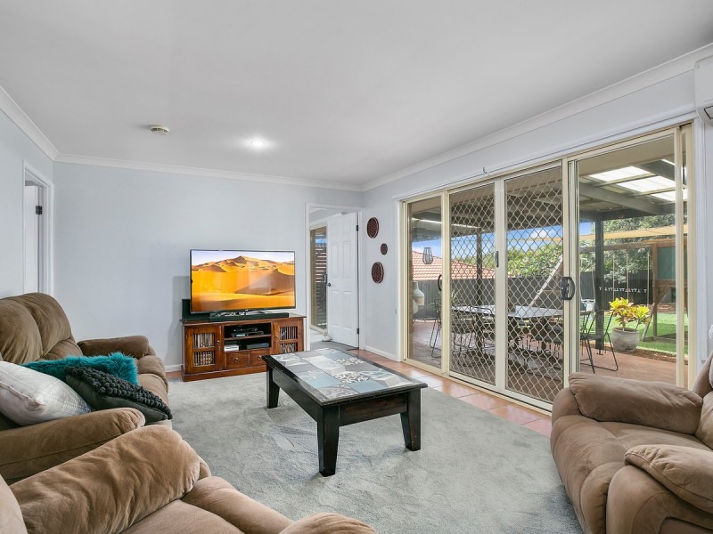 8 Motu Close, Pacific Pines QLD 4211