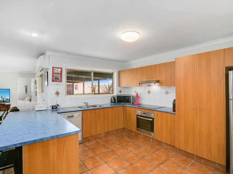 8 Motu Close, Pacific Pines QLD 4211