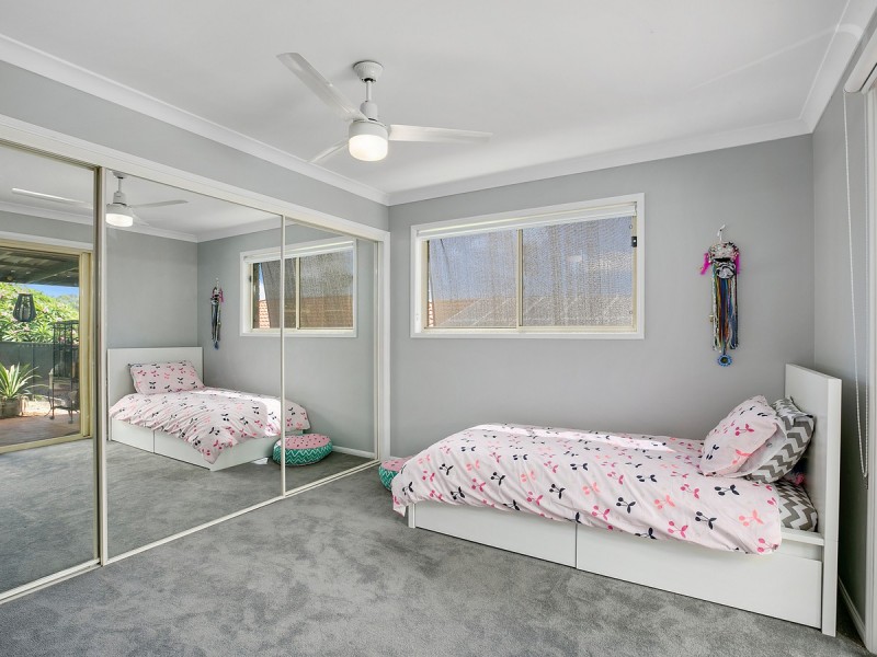 8 Motu Close, Pacific Pines QLD 4211