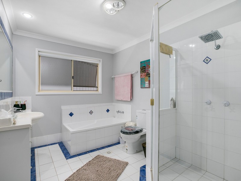 8 Motu Close, Pacific Pines QLD 4211