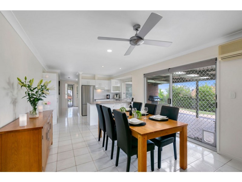 4 Windward Rise, Pacific Pines QLD 4211