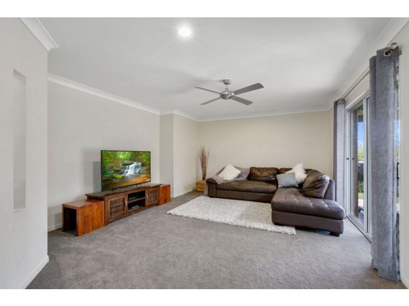 4 Windward Rise, Pacific Pines QLD 4211