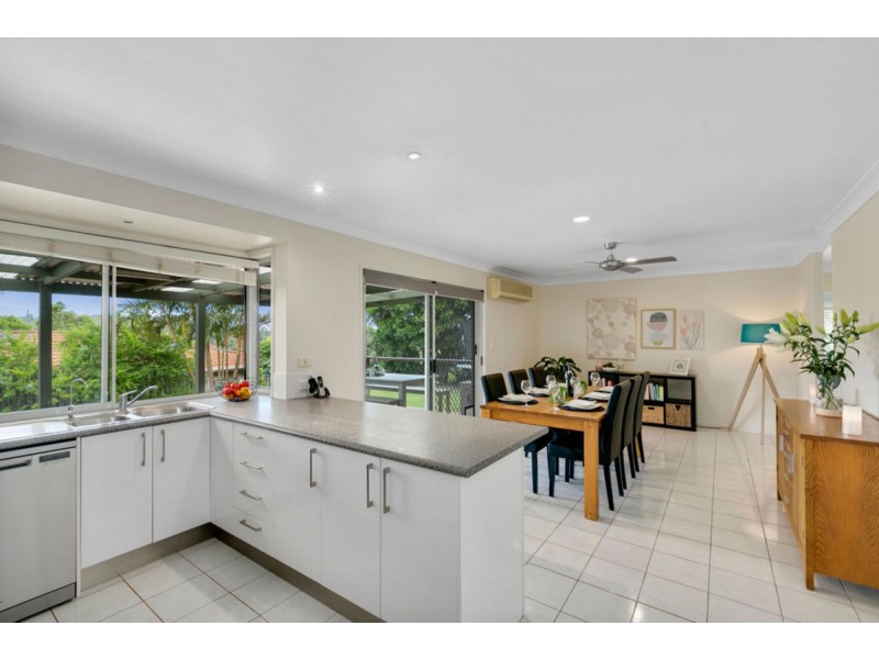 4 Windward Rise, Pacific Pines QLD 4211