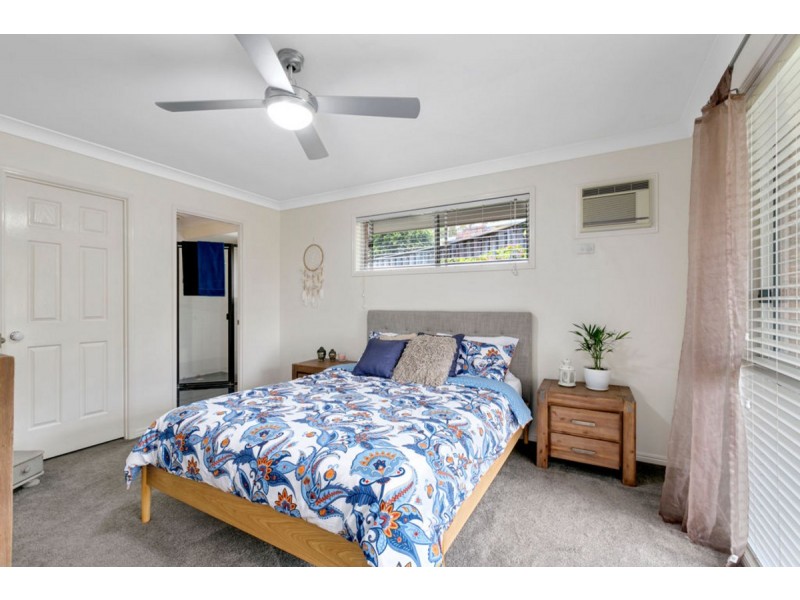 4 Windward Rise, Pacific Pines QLD 4211