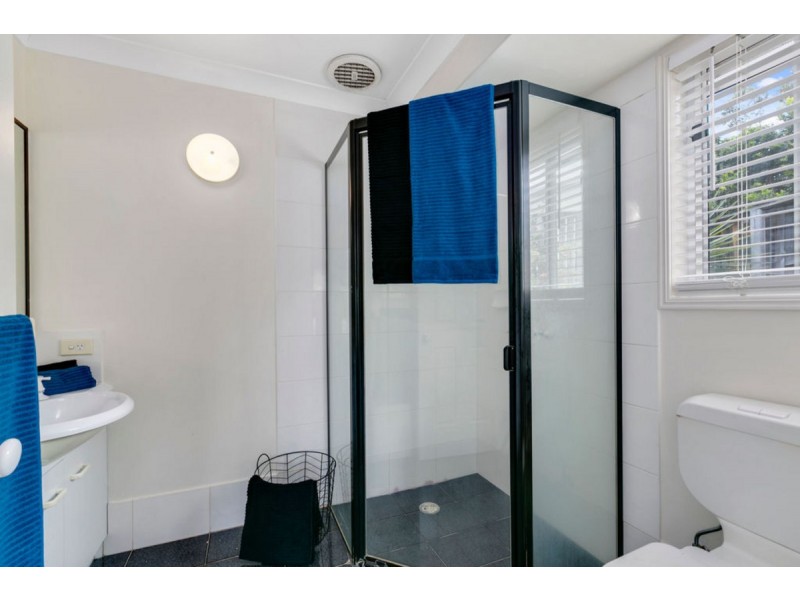 4 Windward Rise, Pacific Pines QLD 4211