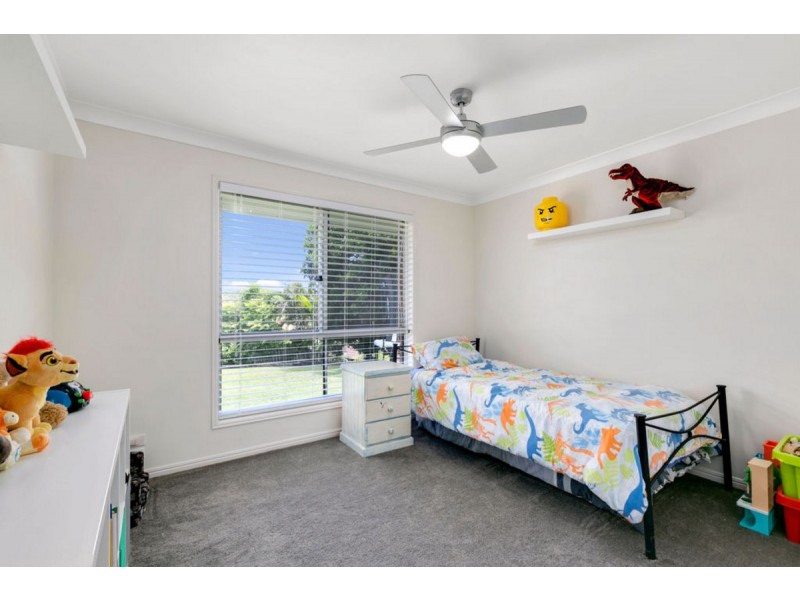 4 Windward Rise, Pacific Pines QLD 4211