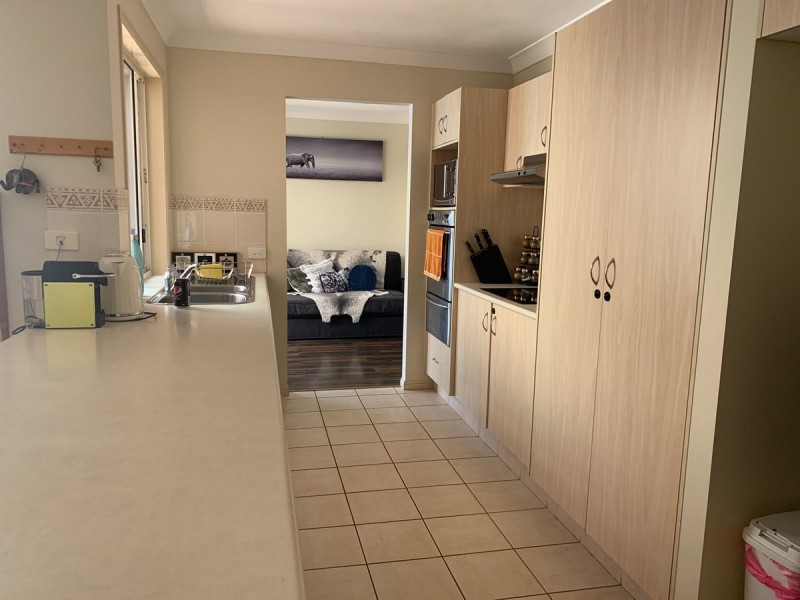 15 Kosrae Street, Pacific Pines QLD 4211