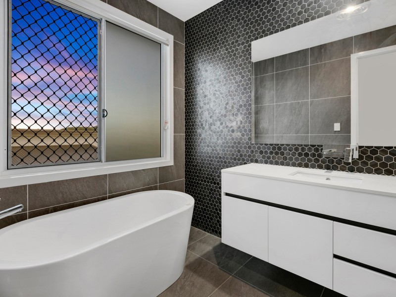 165 Riverstone Crossing, Maudsland QLD 4210