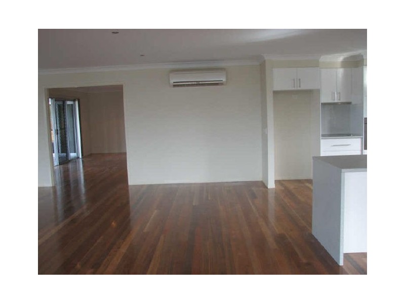16 Sandow Street, Pacific Pines QLD 4211
