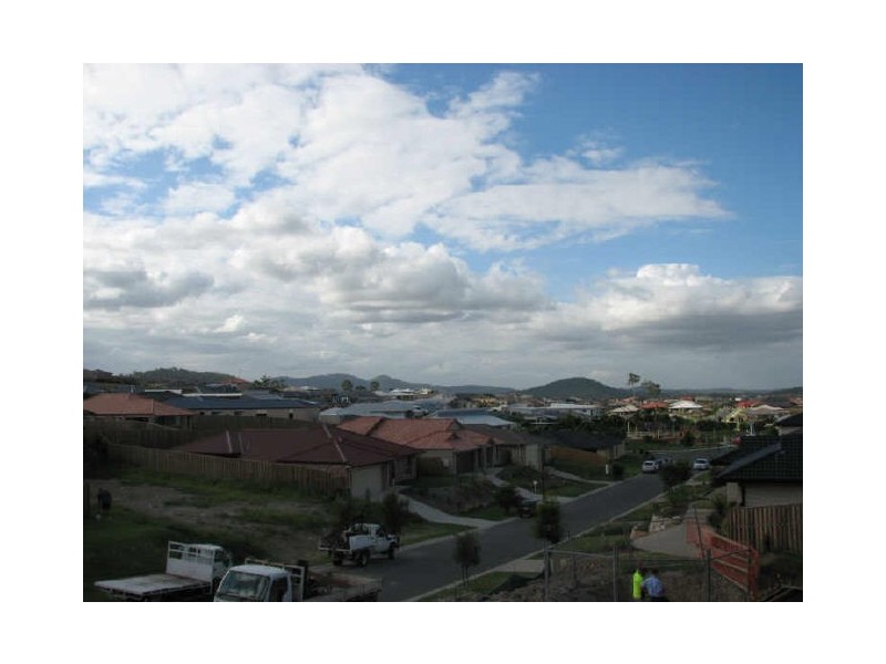 16 Sandow Street, Pacific Pines QLD 4211