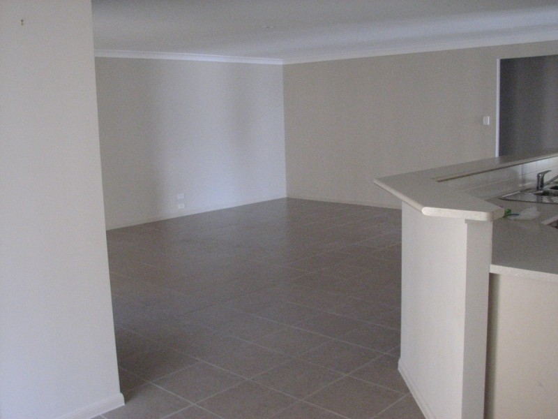 105 Wunburra Circle, Pacific Pines QLD 4211