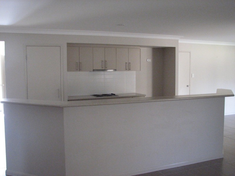 105 Wunburra Circle, Pacific Pines QLD 4211