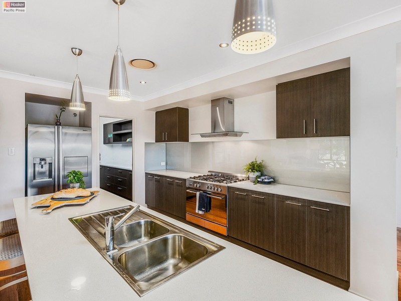 37 Wunburra Circle, Pacific Pines QLD 4211