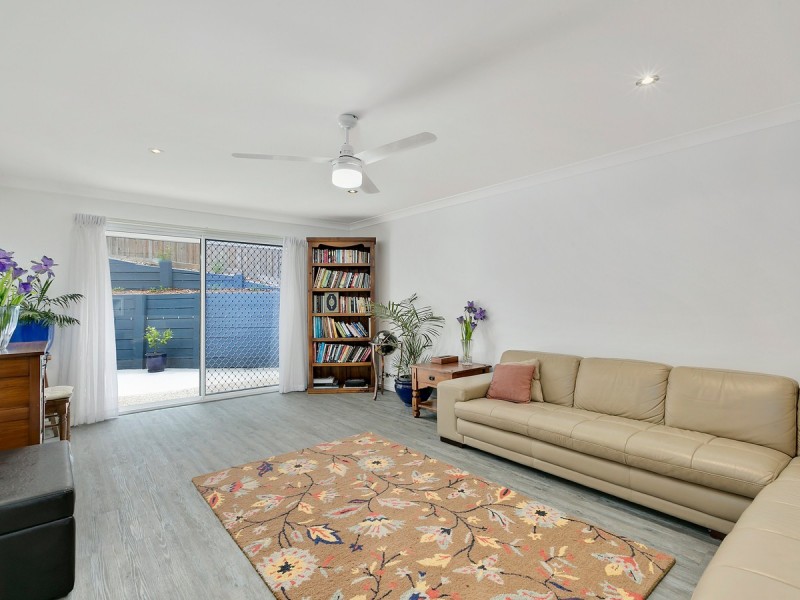 12 Austral Crescent, Pacific Pines QLD 4211