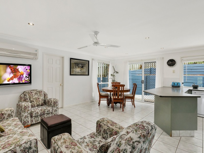 12 Austral Crescent, Pacific Pines QLD 4211