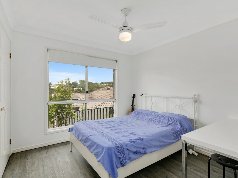 12 Austral Crescent, Pacific Pines QLD 4211