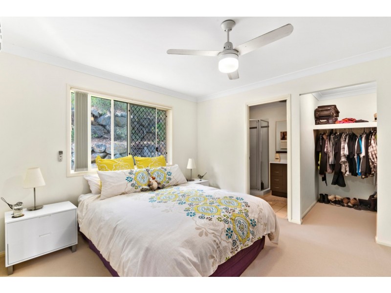 2/2 Cordeaux Place, Pacific Pines QLD 4211