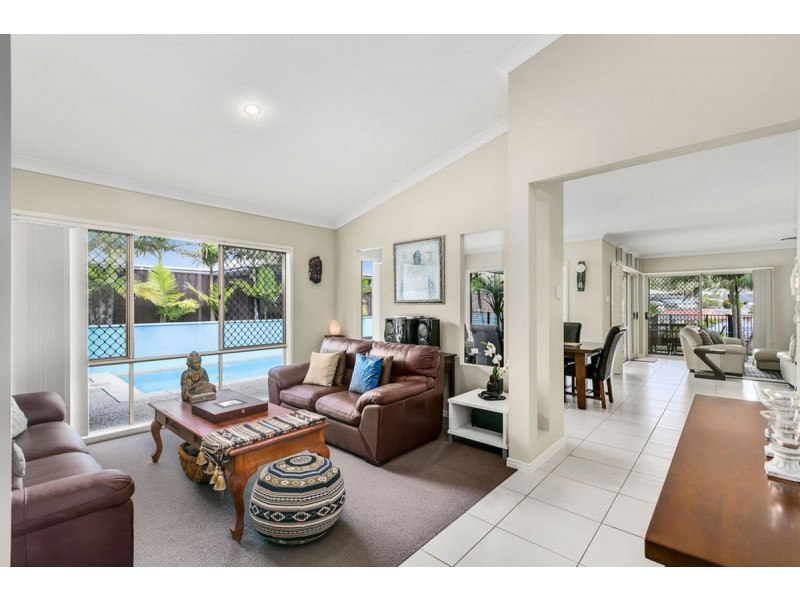 123 Wunburra Circle, Pacific Pines QLD 4211