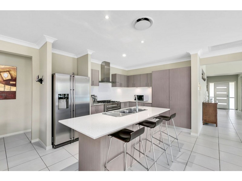 123 Wunburra Circle, Pacific Pines QLD 4211